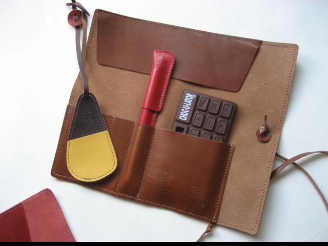Roll Pen Case (Aging × Freiheit)