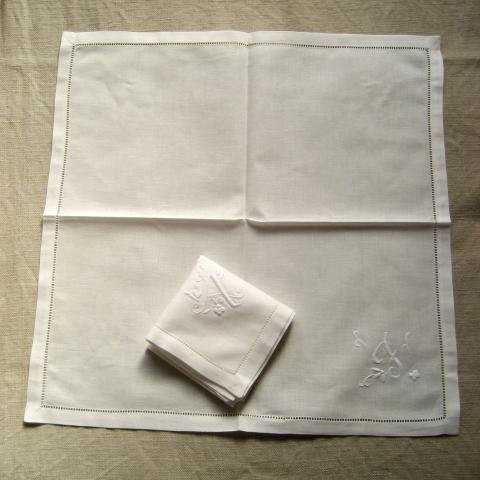 Hand-embroidered Handkerchief w/ Initial (55% Hemp)